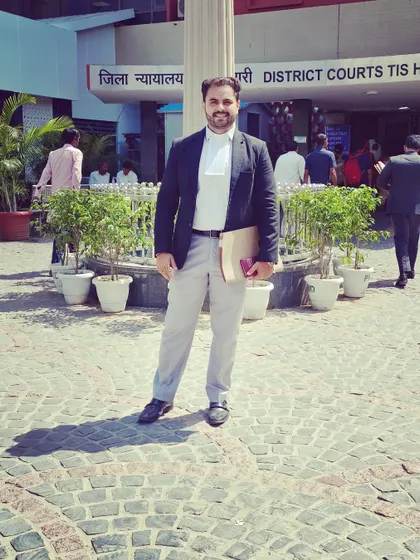 Here I am outside the Tis Hazari District Courts in Delhi. Whether it's a consumer complaint or another legal matter, I am prepared to represent you and fight for your rights in court.