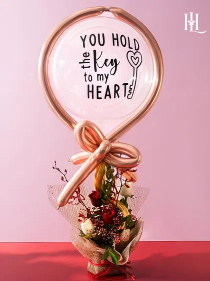 The full view of the "Key to my Heart" bouquet, a perfect and unambiguous romantic gesture for your Valentine.