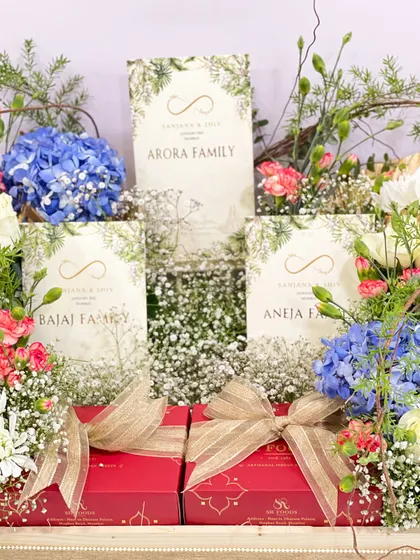 This is another view of the blossom-themed hamper, highlighting the balance between the soft florals and the rich red gift boxes tied with jute ribbons. It’s a design that is both grand and thoughtfully detailed.