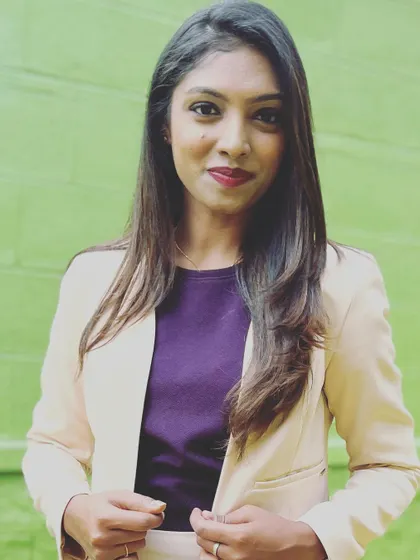 A simple yet chic corporate look. This is my go-to style for professional meetings and smaller corporate functions.