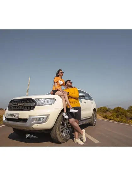 Incorporating your own vehicle, like this Ford Endeavour, can add a personal and adventurous touch to a pre-wedding photoshoot.
