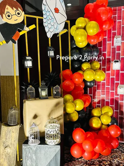 Explore the details of my Harry Potter decorations, from a "Welcome to Hogwarts" signpost to props like the Golden Snitch, Hedwig, and floating keys, creating a truly magical experience.