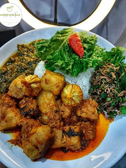 A hearty meal of pork curry and potatoes, served with a spicy mimi singju (noodle salad) and chagempomba (fermented soybean curry).