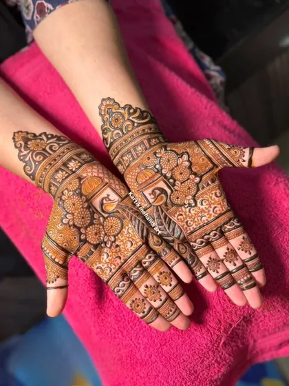 Another angle of our trial mehandi design. The intricate details and clean lines show our commitment to perfection, even for a trial.