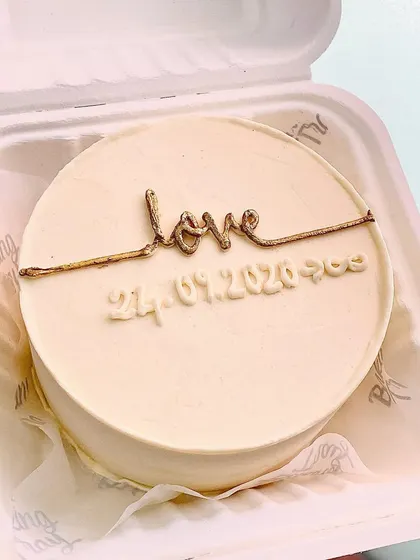 Another look at this romantic bento cake, perfect for anniversaries. The gold lettering adds a touch of elegance.