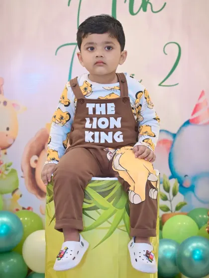 A portrait of the birthday boy in his 'The Lion King' themed outfit. We take time to get charming individual shots of the star of the day.