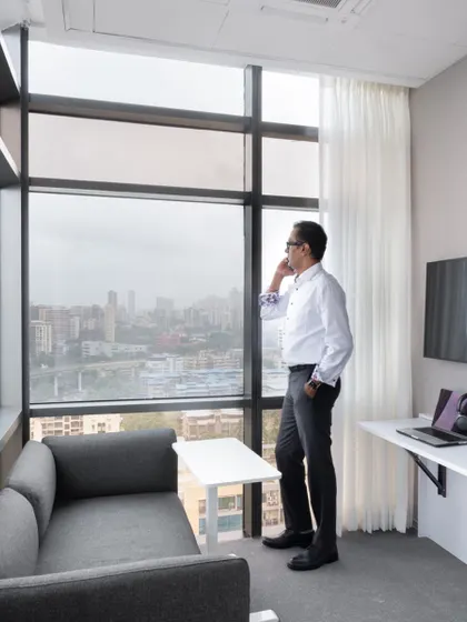 Our office designs often maximize natural light and views. The large, floor-to-ceiling windows in this space not only offer an expansive city view but also create a bright and motivating work environment.