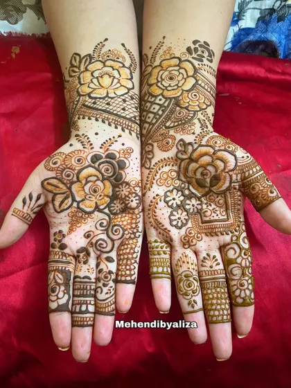 A beautiful floral design from my Eid series. The use of shading in the roses gives them a soft, delicate appearance.