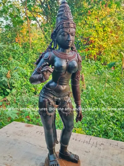 Another view of the Sivagami wax model. Crafted in the elegant Chola style, her form is both divine and deeply human, embodying the essence of loving devotion.
