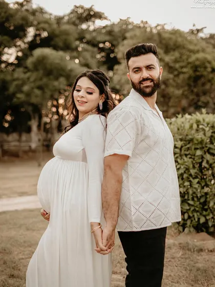 Capturing the quiet joy and connection between partners is one of my favorite things. This outdoor couple's portrait, shot in soft natural light, is all about the love and anticipation you share.