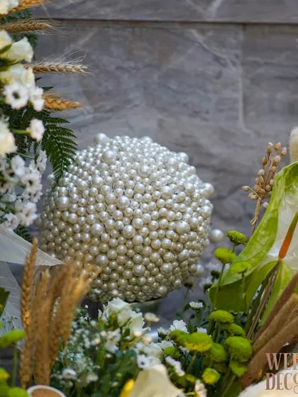 Another detail shot of the pearl sphere, nestled among fresh flowers and dried grasses. This shows how we mix textures to create visually interesting and sophisticated arrangements.