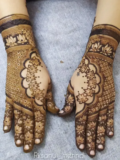 This gallery showcases a variety of my traditional designs. You'll find classic elements like peacocks, elephants, lotuses, and intricate jaali (net) patterns, all expertly crafted to create timeless beauty.