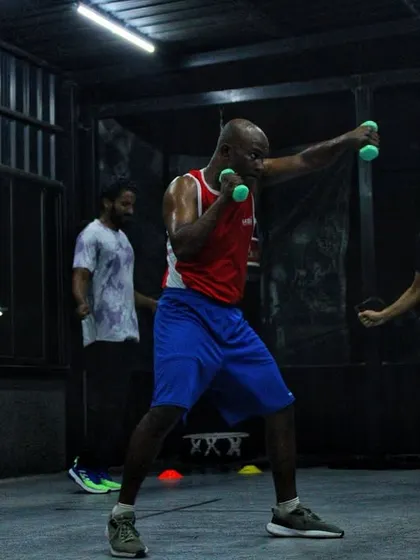 We keep it raw here. Shadowboxing with light dumbbells, jump rope in the background. This is real conditioning, not commercial fitness.