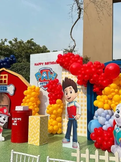 No job is too big, no pup is too small for this Paw Patrol themed birthday. This setup features Ryder and the pups with a bold, colorful backdrop.