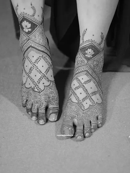 A black and white photo of a beautiful geometric foot design, highlighting the patterns and symmetry of the artwork.