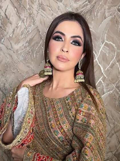 A direct, powerful gaze enhanced by the deep smokey eye makeup. This look is a testament to how bold eye makeup can elevate a traditional ensemble and make a strong statement.