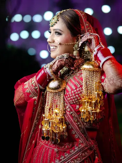 A happy bride showing off her beautiful 'kalire'. I focus on capturing the details and traditions that are important to you.