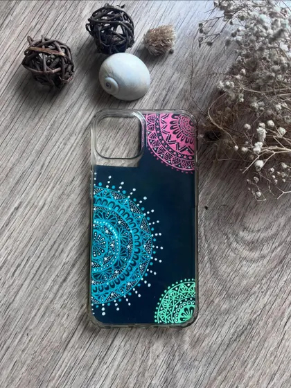 The completed mandala phone case.