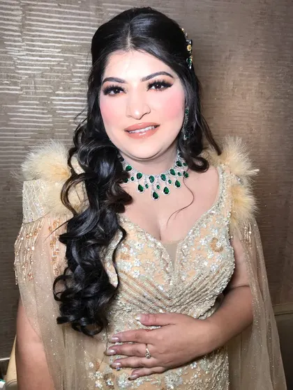 A beautiful portrait showing the complete look.