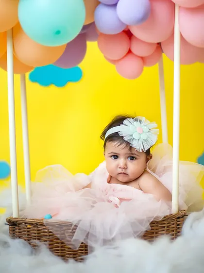 Another adorable portrait from our popular hot air balloon theme, showing a slightly more serious and inquisitive expression.