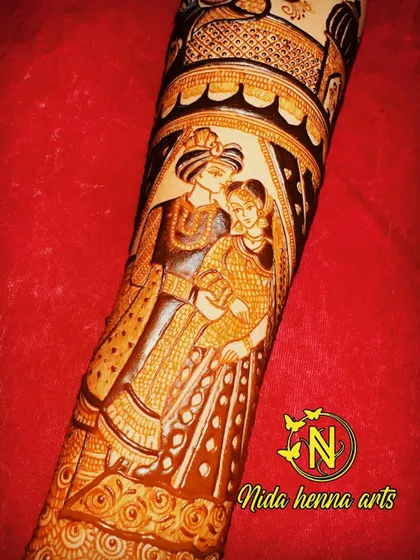 The same design as the previous image, but with a different lighting that highlights the rich color of the henna.