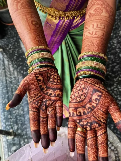 A close-up of a stunningly dark stain, highlighting the traditional elephant motifs. A deep stain like this is considered very auspicious for a bride.