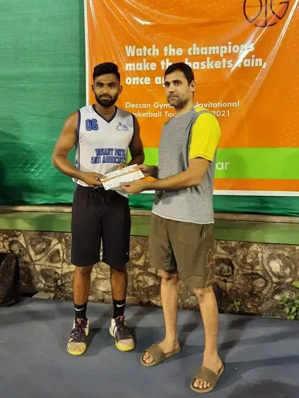 Receiving an award at the DG Cup 2021.