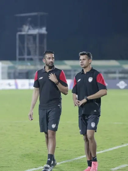 A moment of focus on the pitch with the head coach. We are constantly analyzing and planning for what's next.