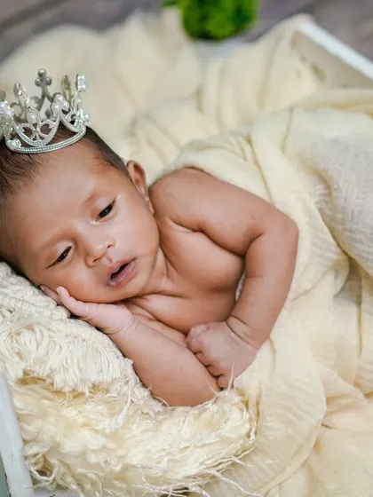 A little prince, wide awake. Even when they're not sleeping, I can capture beautiful, calm portraits of your baby.