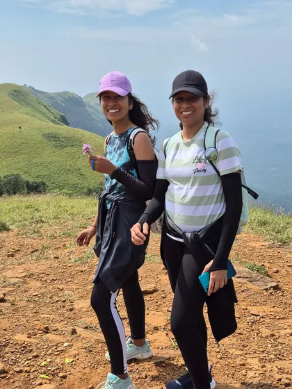 Two friends enjoying the walk on the Bandaje trail on a clear, sunny day.