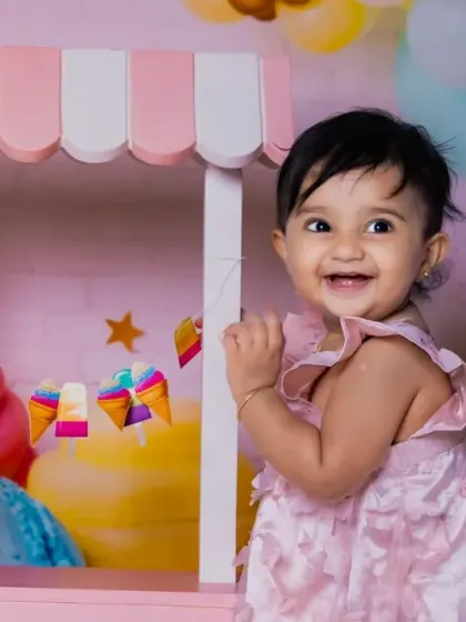 A huge, happy smile from behind the candy cart. These are the moments we love to capture.