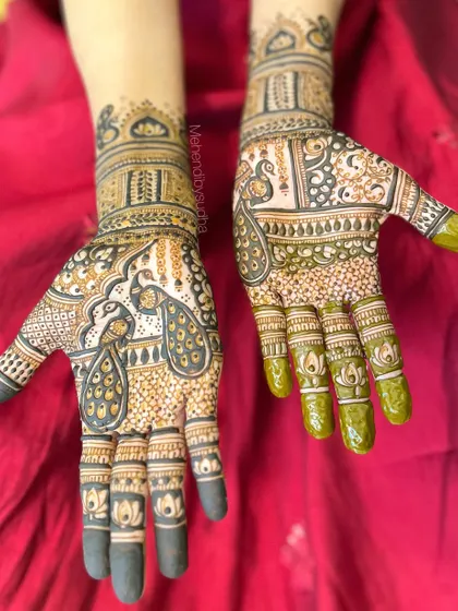 This design for the bride's mom features bold peacocks and lotuses, using negative space to make the motifs stand out.