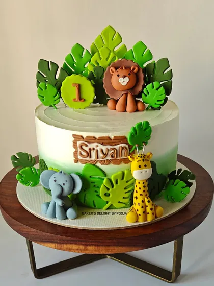 A beautiful shot of the completed jungle safari cake for Sriyam's first birthday. The friendly lion, elephant, and giraffe are ready to party in their Chocolate Mousse flavored world.