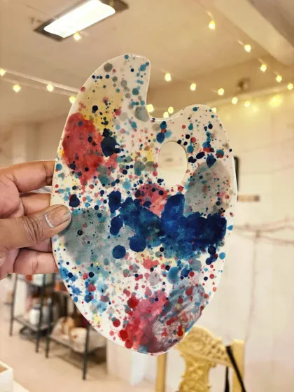This set from a recent beginner's course graduate feels so playful and full of life. She experimented with marbled swirls, bold splatters, and soft greens, just trying things out and having fun with the clay. This is exactly what the journey is about.