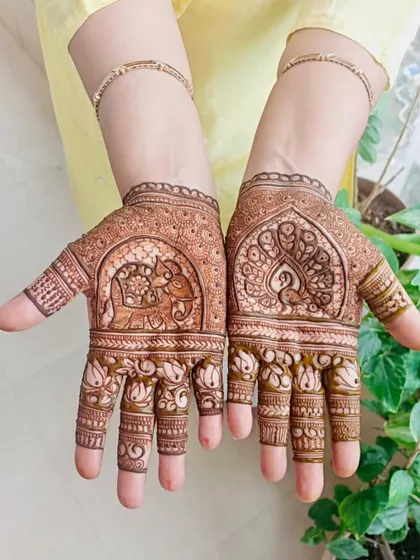 An elegant Teej design with elephant and peacock motifs.