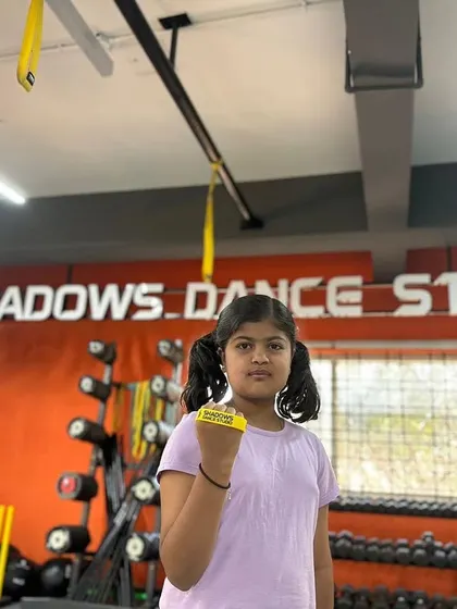 Charitha won her yellow 'Shadows WOW' wristband for her top performance in the basic level. Congrats.