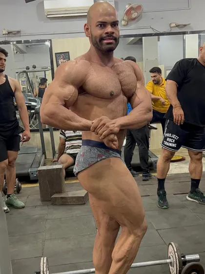 One man army. The side chest pose is crucial for showing thickness.