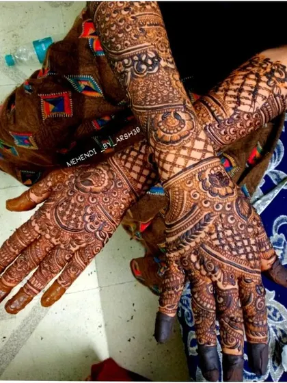 A duplicate image of a traditional bridal design.