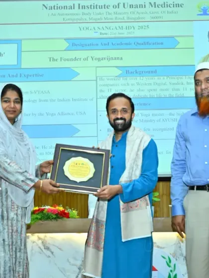 Receiving an award at Yoga Sangam 2025, a celebration for the International Day of Yoga. I spoke on Pranayama as a tool for well-being, representing both Yogavijnana and the IYA Karnataka Chapter.