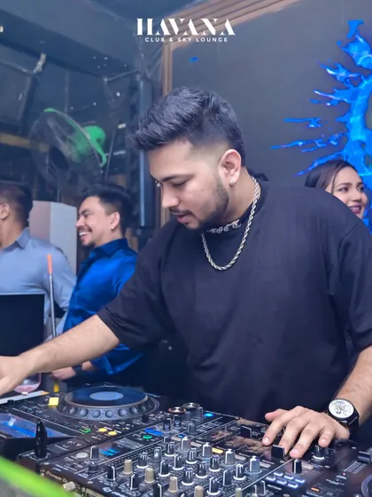 A close-up of me mixing at Havana, Bhubaneswar.