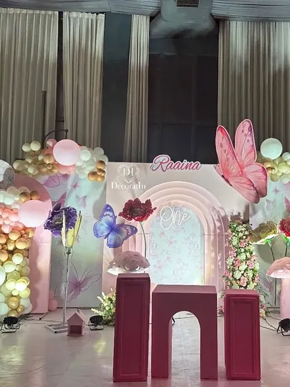 Another angle of the main stage, showing the depth and layers of the decor, from the backdrop to the foreground props.