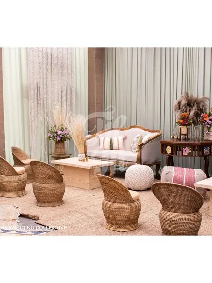 We combine different seating styles to create a dynamic space, mixing traditional sofas with modern rattan chairs and jute poufs. This informal arrangement encourages guests to mingle and relax in a beautifully styled environment.