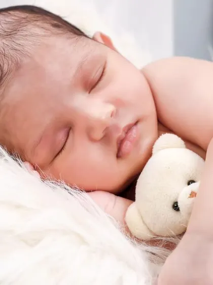 Those first few days are so precious. In my studio, I focus on capturing the peaceful innocence of your newborn, creating classic, timeless portraits with soft textures and gentle posing.
