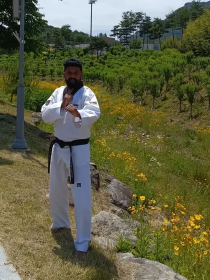 A moment of quiet practice in the beautiful natural surroundings of Muju.