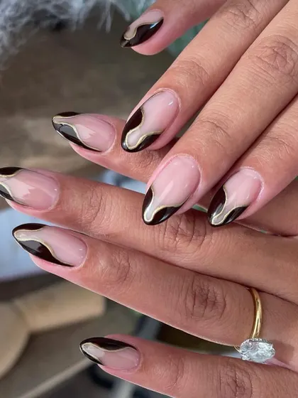 Another view of this stunning abstract chrome design. The almond shape of the nail perfectly complements the flowing lines of the art.