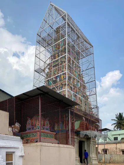 Another angle of the enclosed Shri Siddhalingeshwara Temple, highlighting the structure's form as it tapers towards the sky.