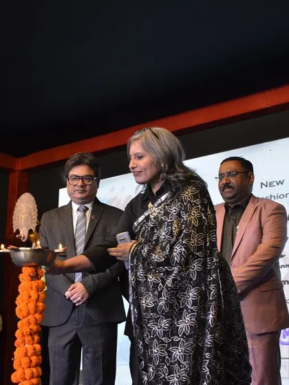 The lamp lighting ceremony continues with our esteemed guests, symbolizing the dispelling of darkness and the dawn of creativity.