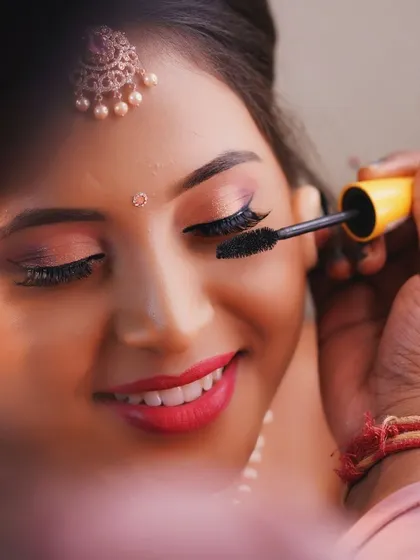 A happy smile while applying mascara. I love making the getting ready process fun and relaxed for my brides.