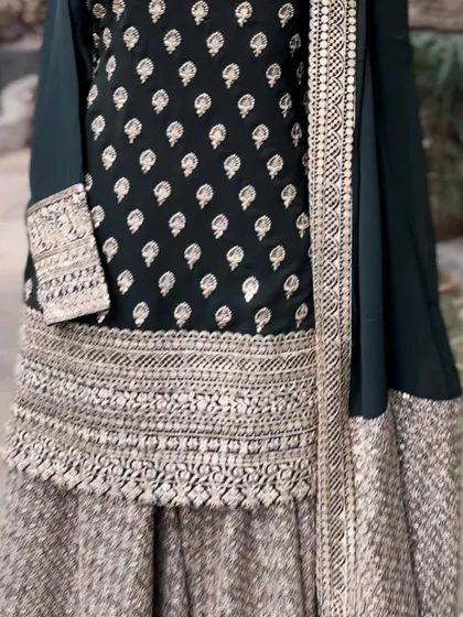The set comes with a matching dupatta with a delicate border.
