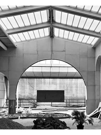 A black and white shot of the Nido project during construction. This perspective highlights the strong geometry of the arches and the grand scale of the space before the finishes were applied.